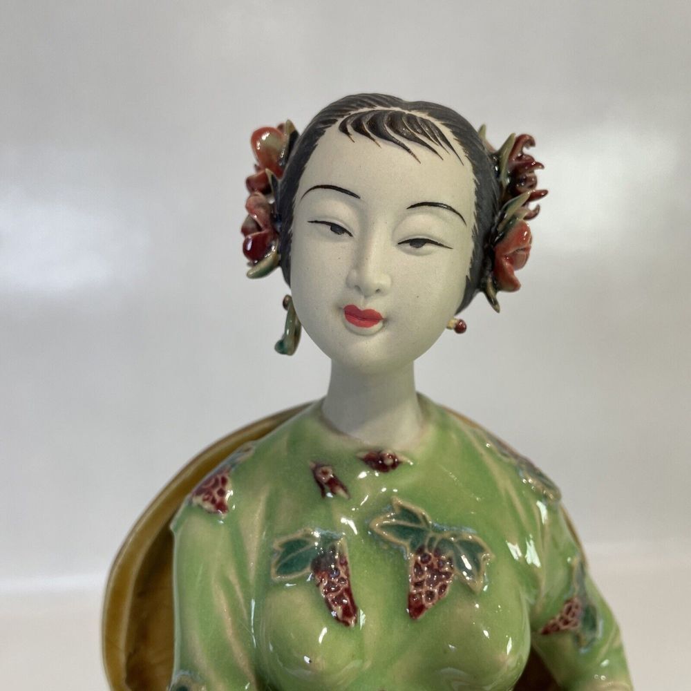 12" Chinese Wucai‎ Porcelain Pottery Belle Girl Lady Basket Flower Figurine Read - Picture 2 of 11